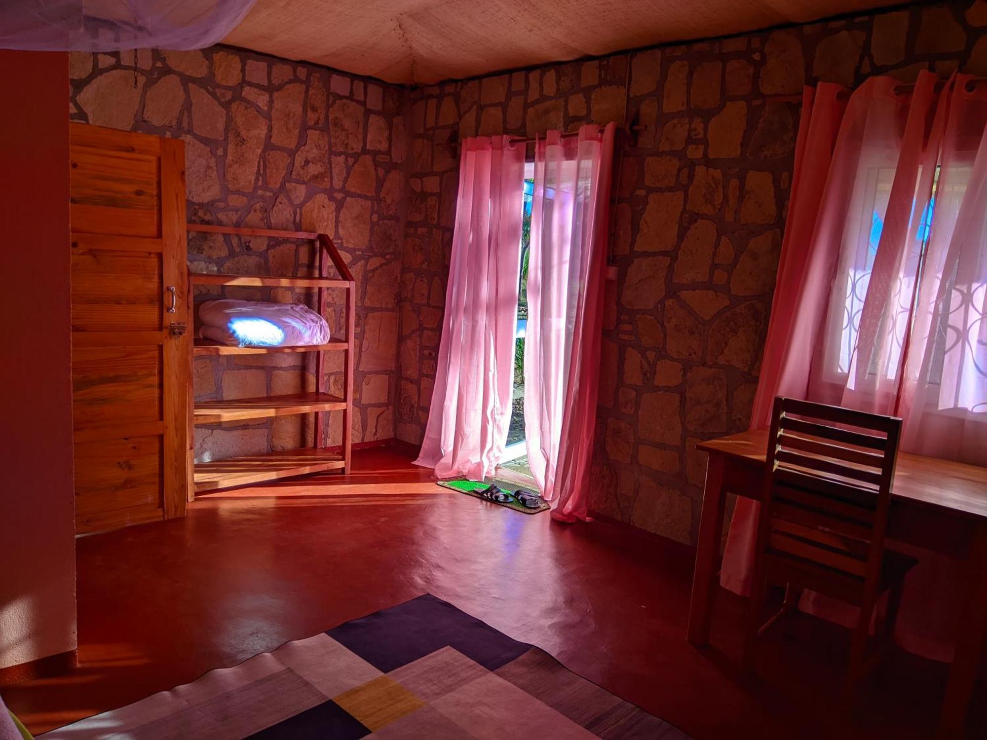 Chambre D'Hote Ristorante Pizzeria Liberta Ranohira Luaran gambar