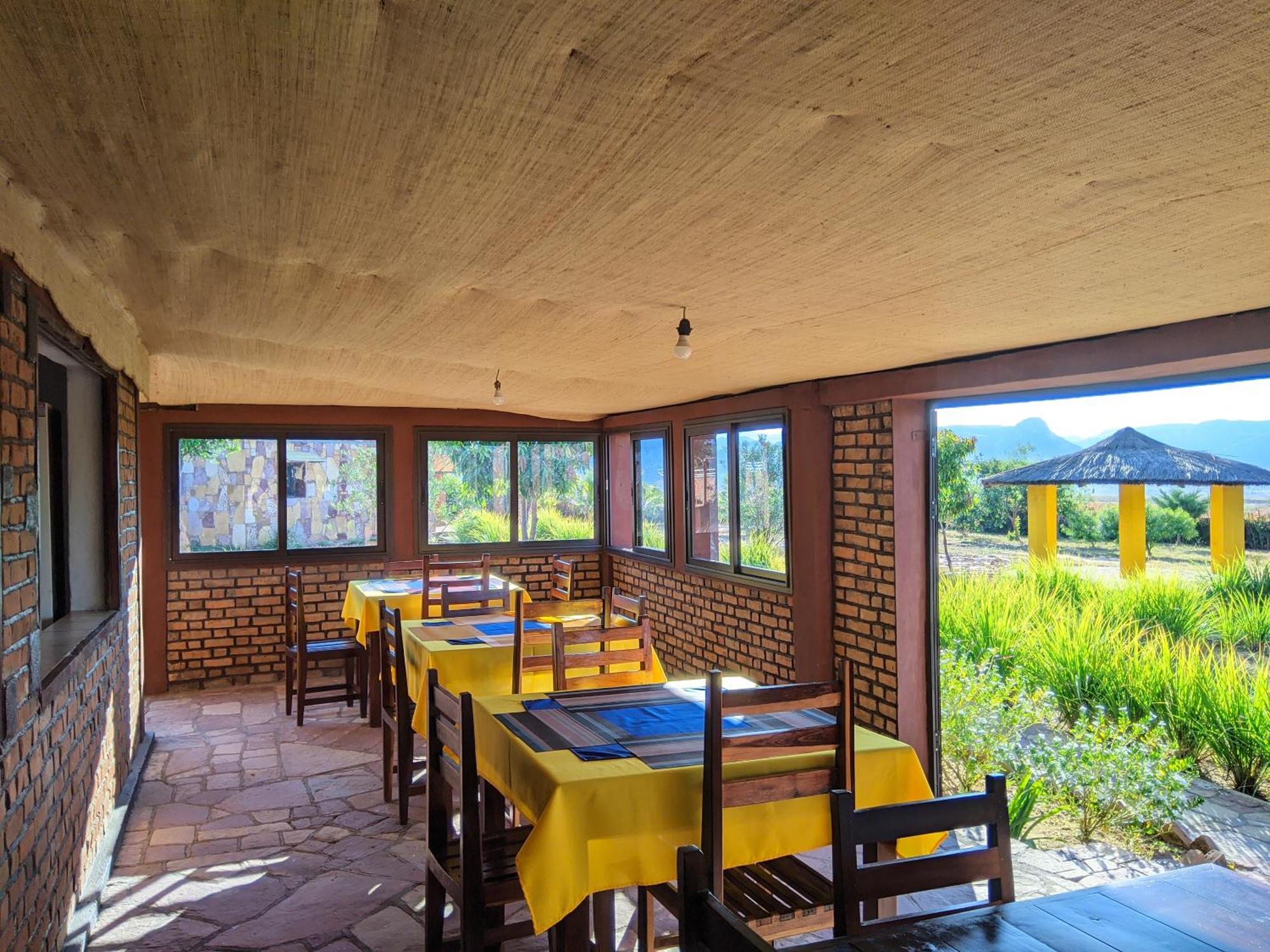 Chambre D'Hote Ristorante Pizzeria Liberta Ranohira Luaran gambar