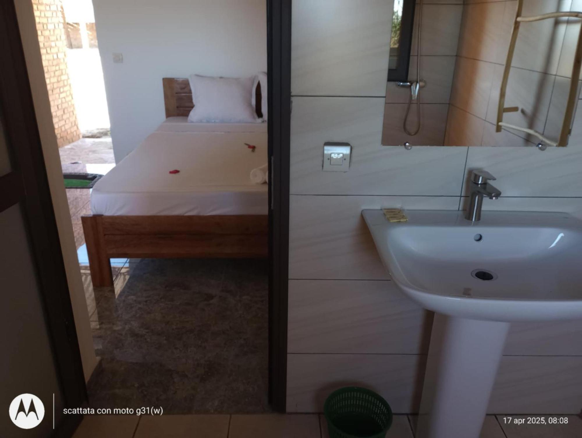 Chambre D'Hote Ristorante Pizzeria Liberta Ranohira Luaran gambar